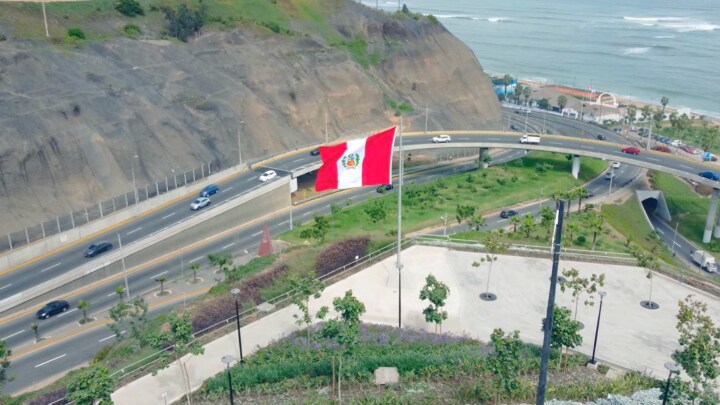 Scenic depiction of the Guatemala-Mexico border, highlighting the geographical features and boundary line.