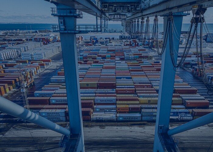 Maribo Maersk at Århus port unloading