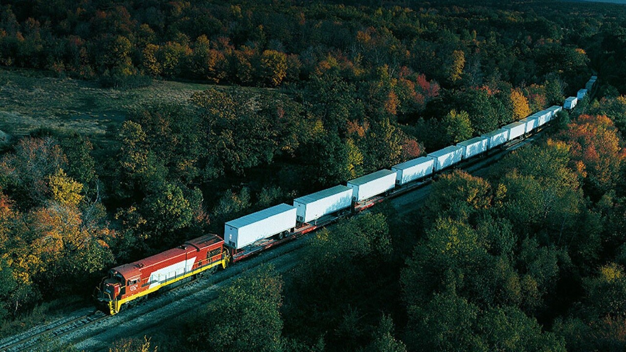 Containers train