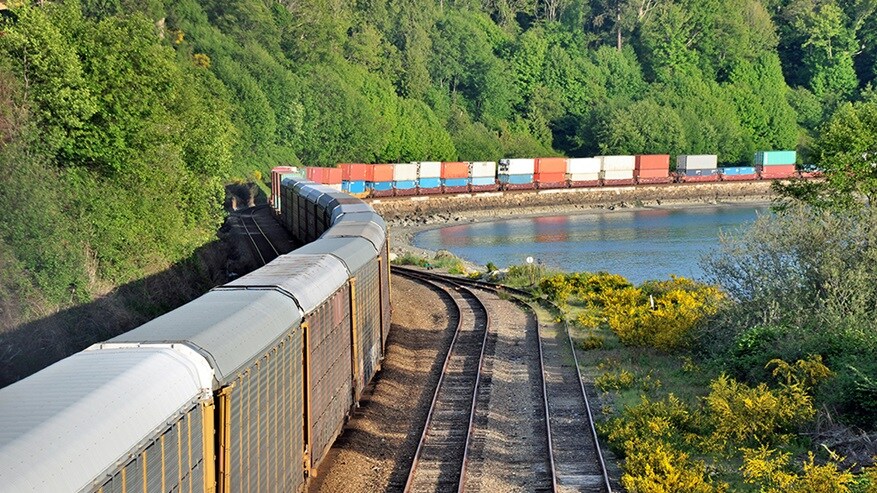Decarbonizing supply chains with emission-free block train services