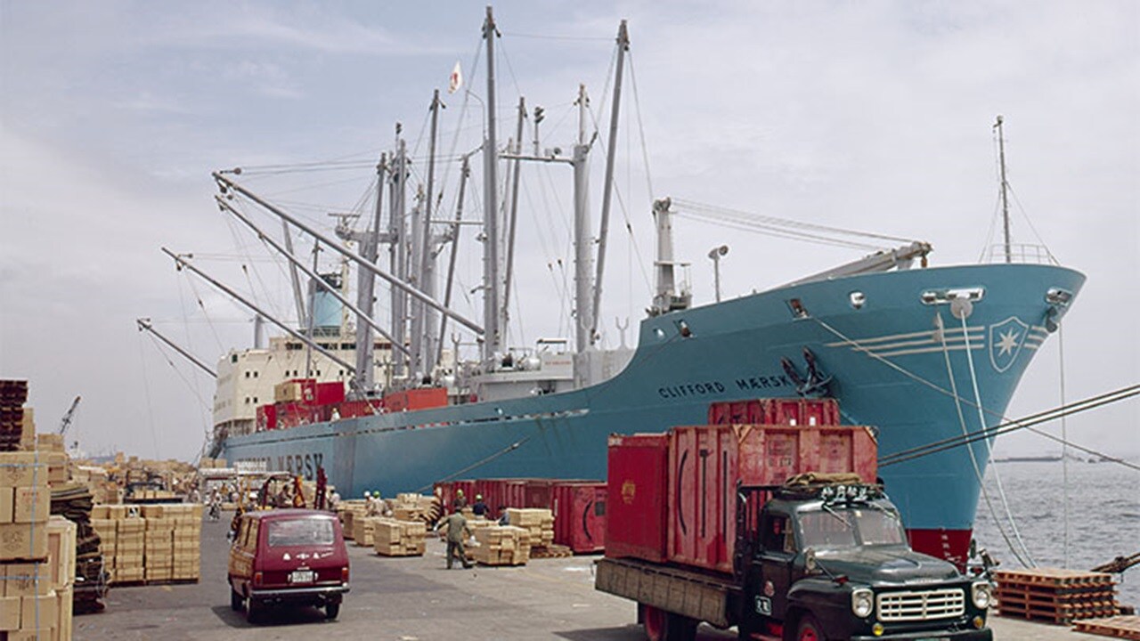 Clifford Maersk loading