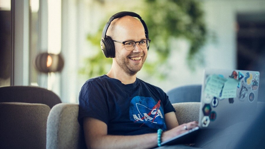 APMM employee at headquarters Esplanaden 50, Copenhagen.