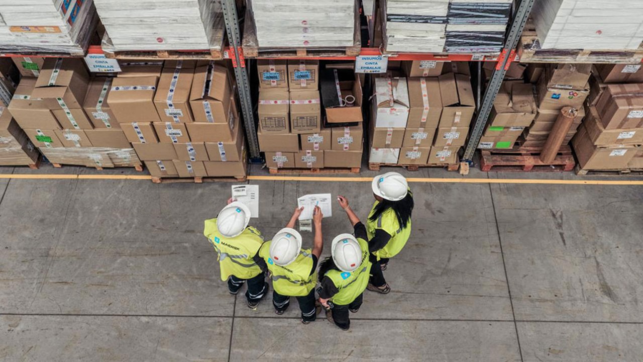warehouse-meeting