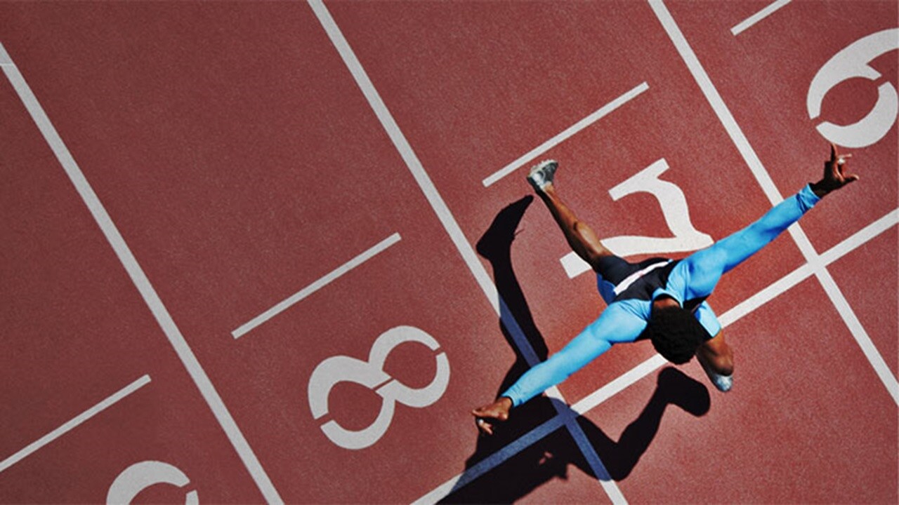 运动和户外用品行业物流服务 - 如同一位运动员抵达赛道终点，赢得比赛。